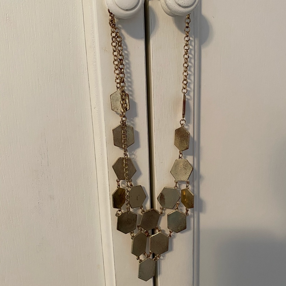 beige statement necklace - Picture 6 of 6